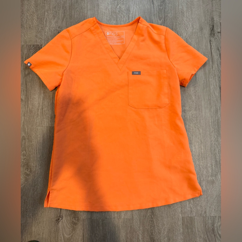 Figs Women’s Catarina Scrub Top — Apricot
